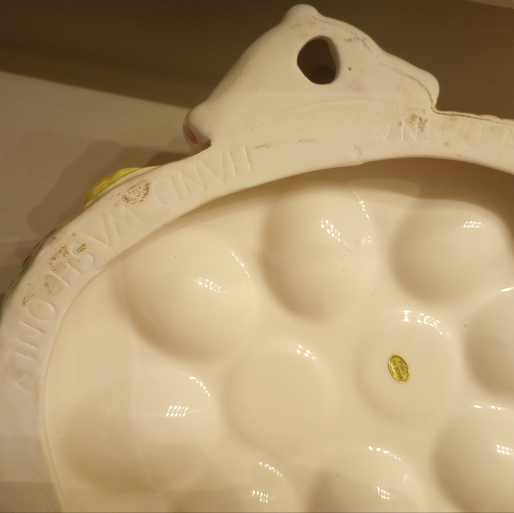 Ceramic Easter Egg Display Plate and matching salt and pepper shakers - Picture 11 of 11